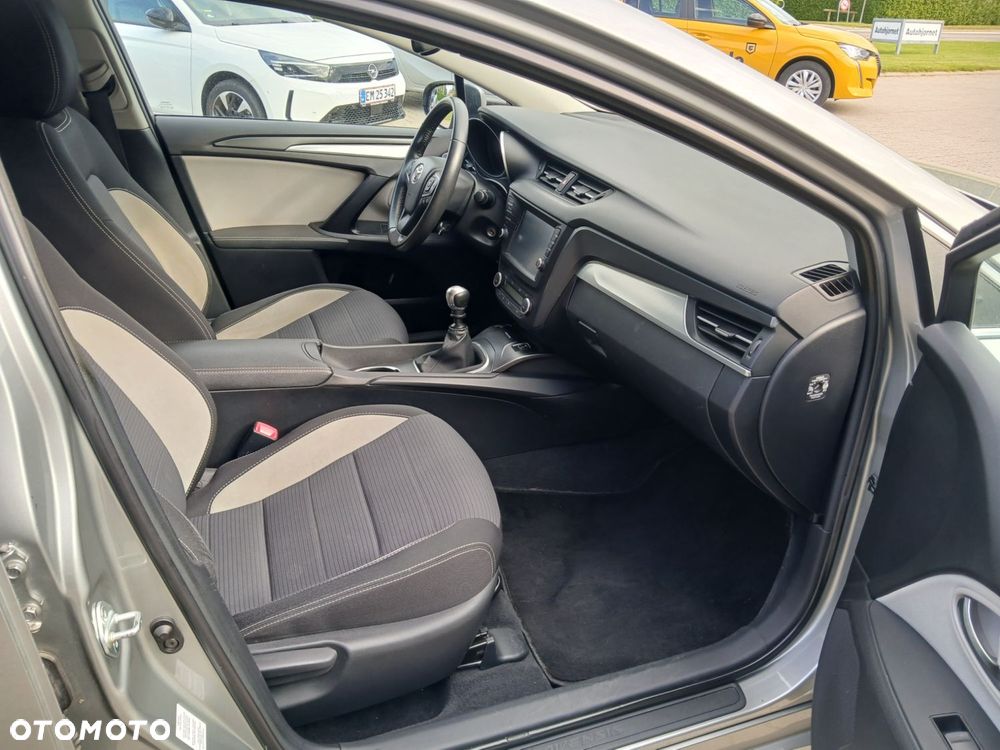 Toyota Avensis Touring Sports 1.8 Executive - 8