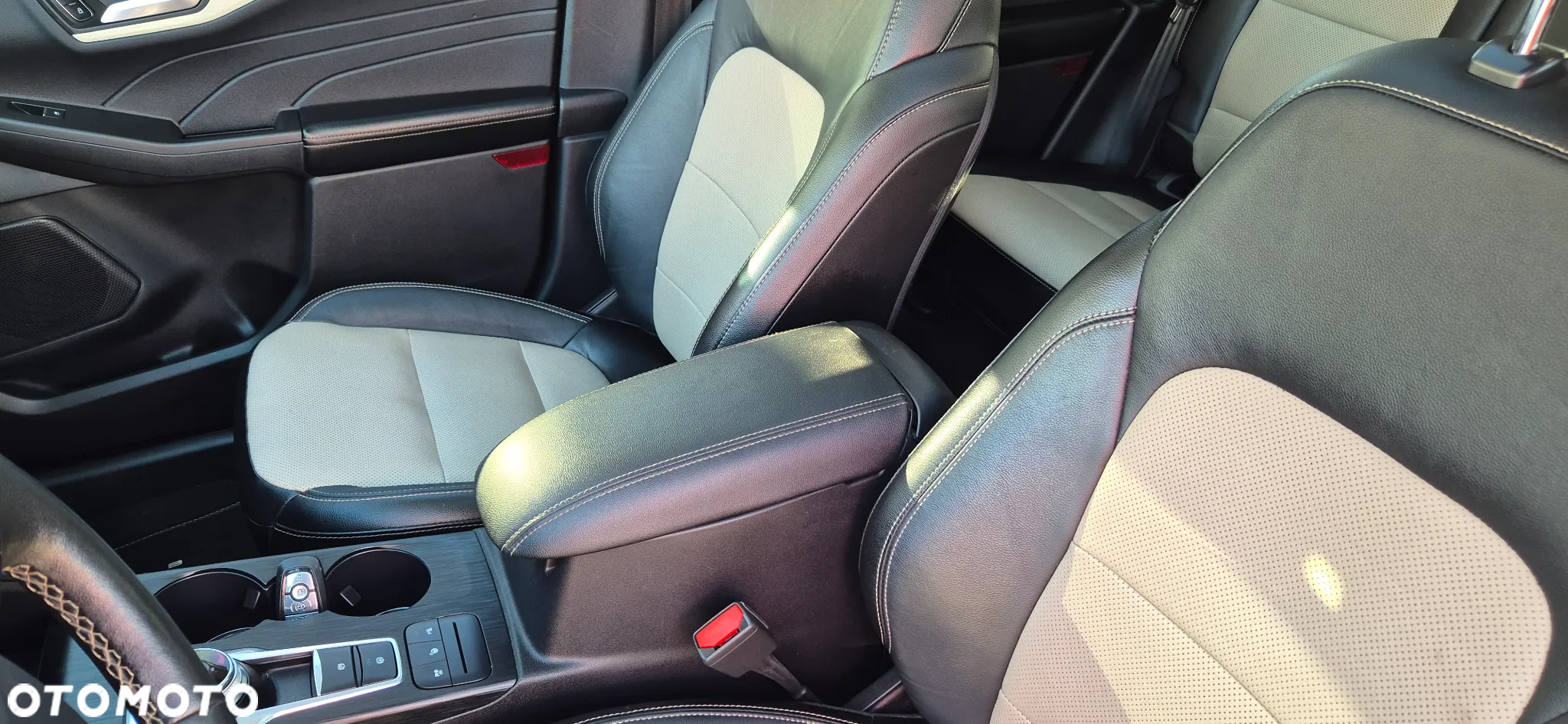 Ford Kuga 2.5 FHEV AWD Titanium - 17