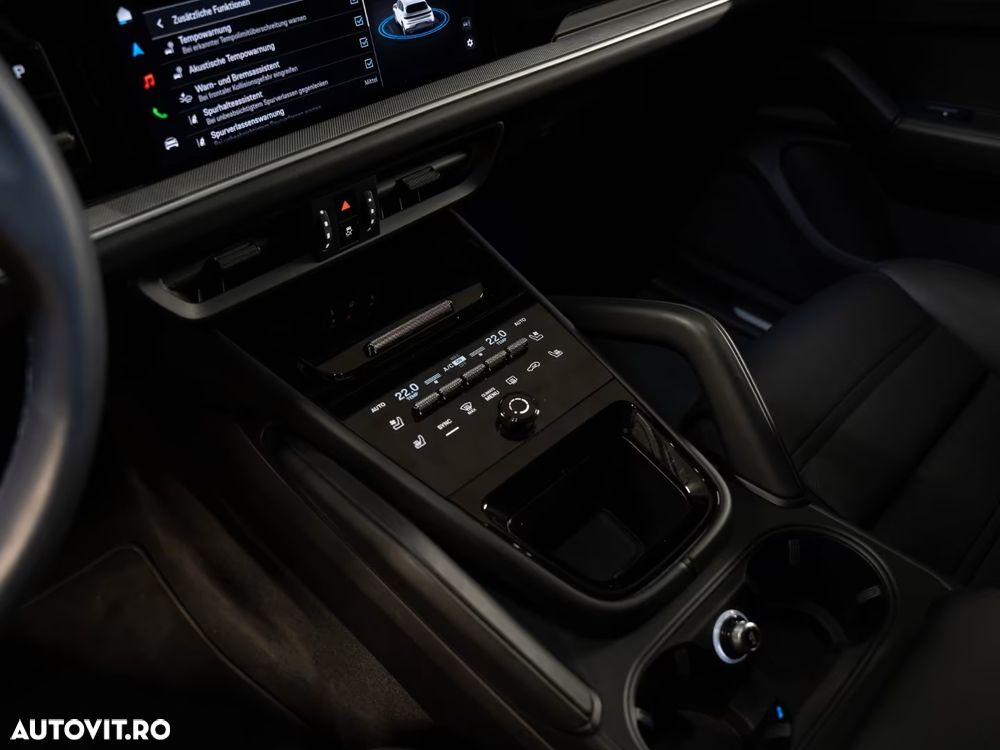 Porsche Cayenne Coupe E-Hybrid - 18