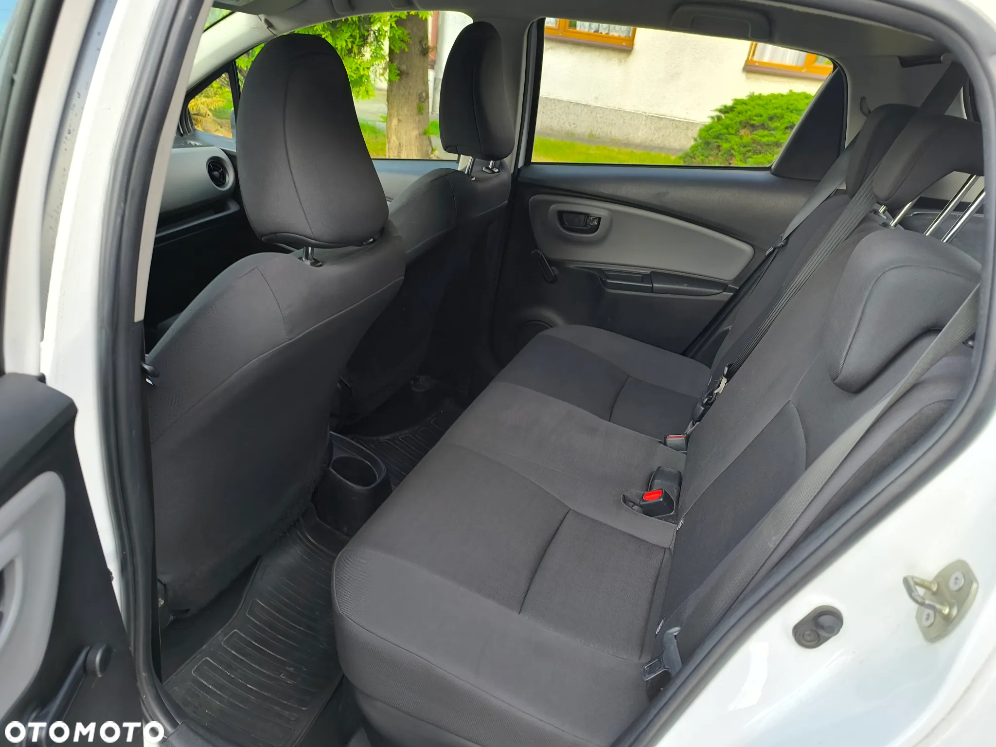 Toyota Yaris Hybrid 100 Active - 14