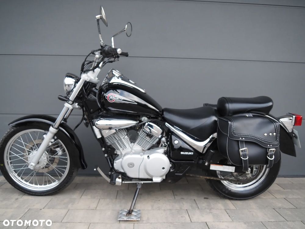 Suzuki Intruder - 3