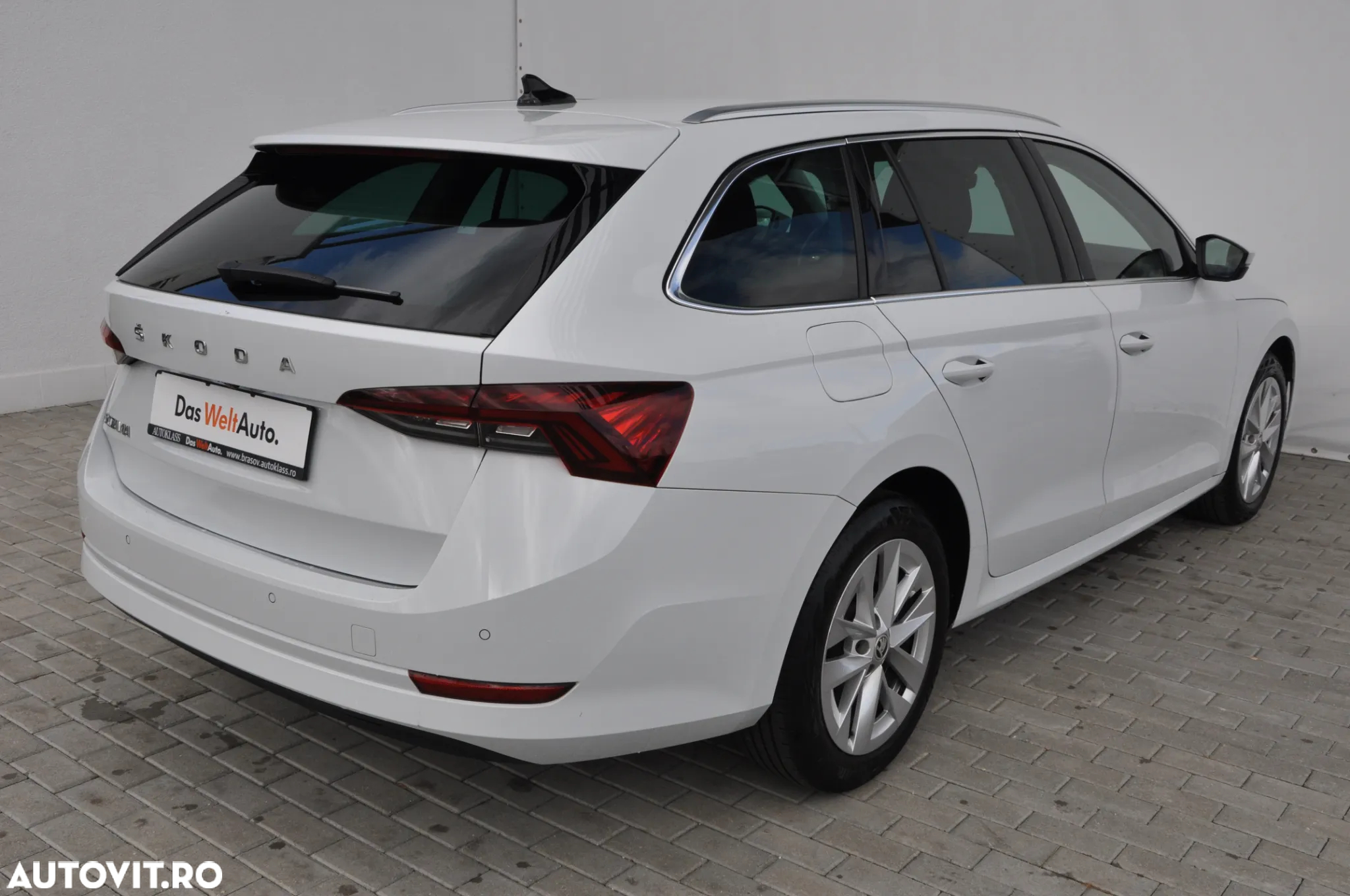 Skoda Octavia Combi 2.0 TDI DSG Ambition - 5