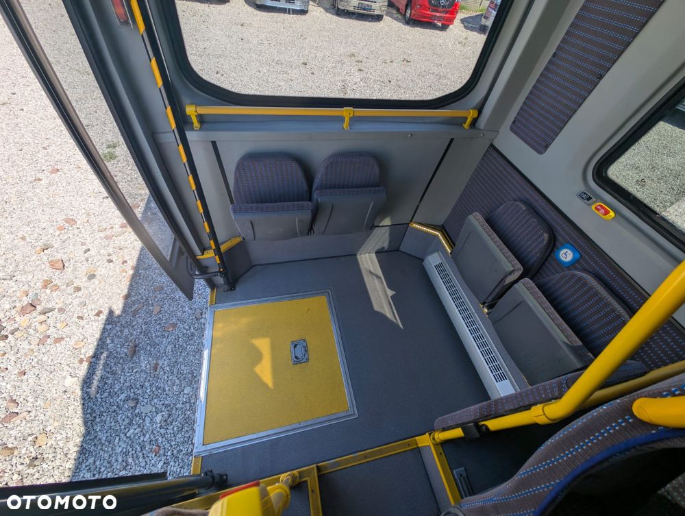 Mercedes-Benz Sprinter 517 - 18