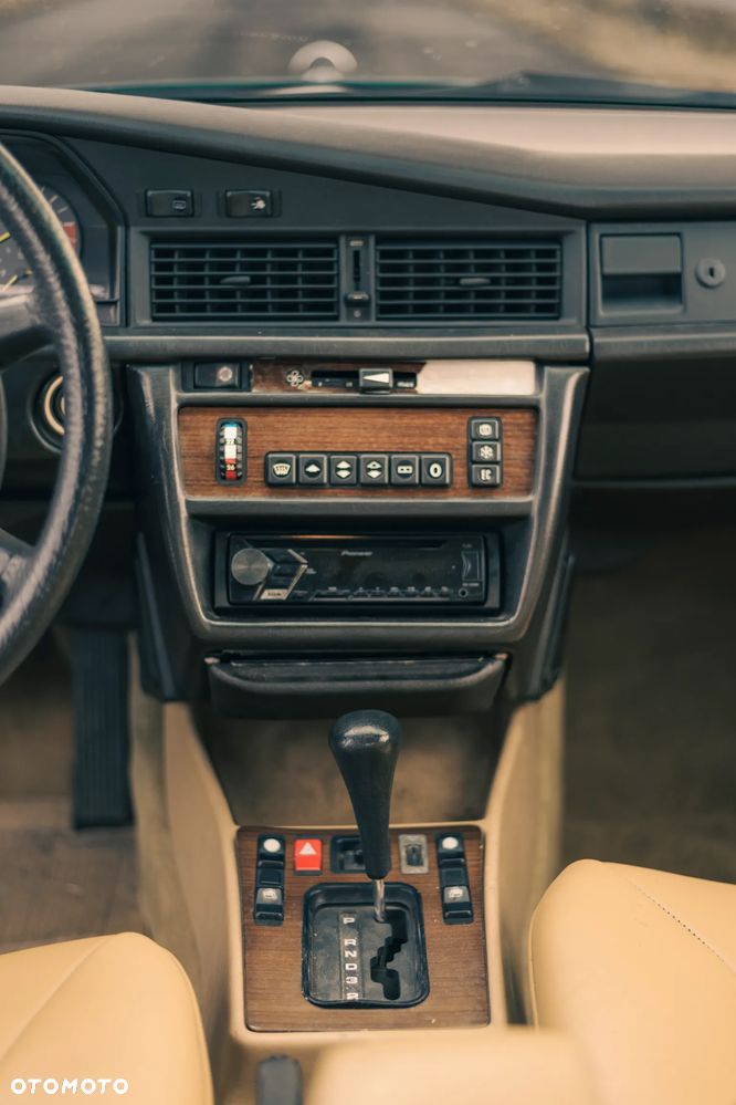Mercedes-Benz W201 (190) - 7