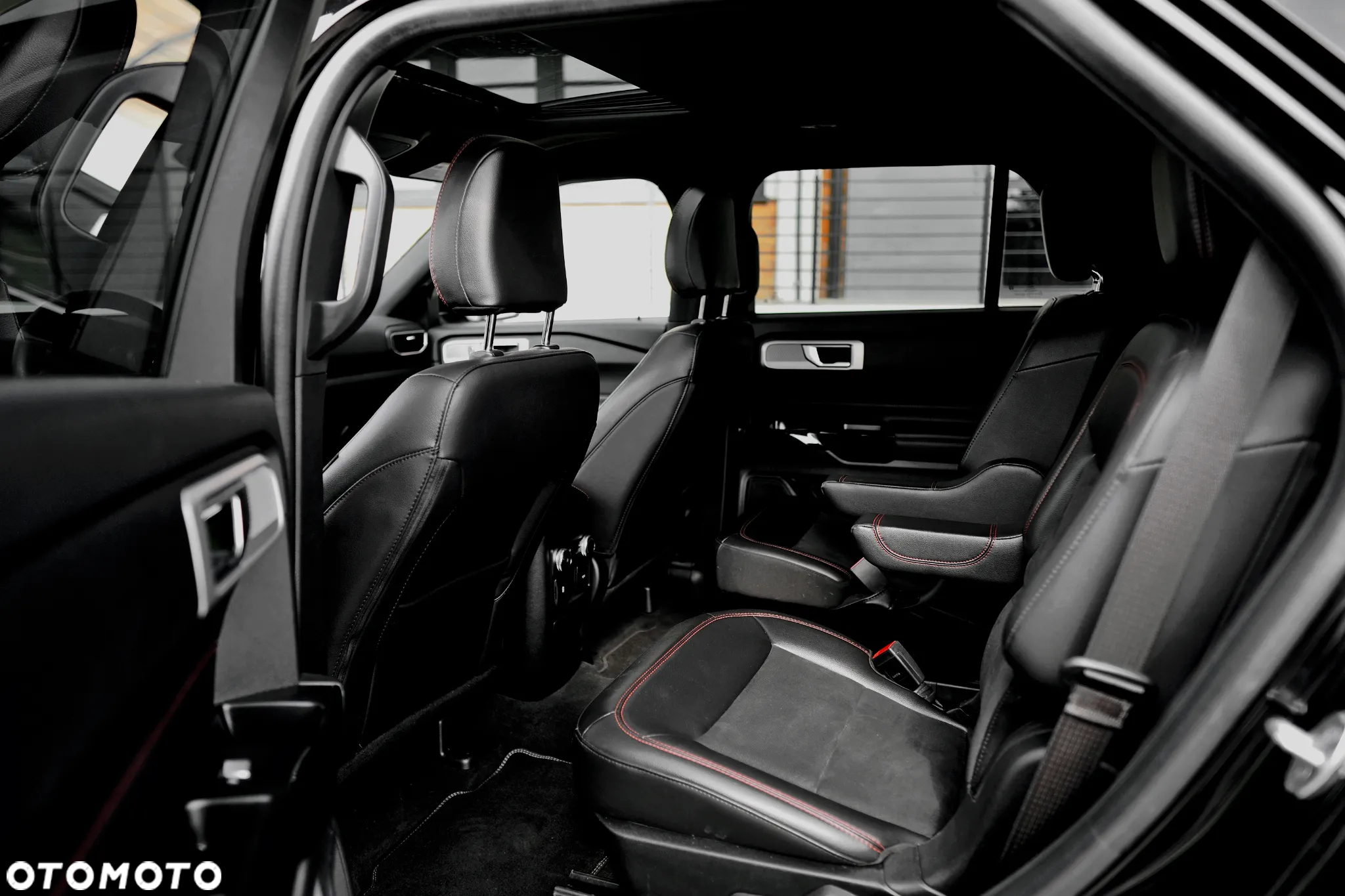 Ford Explorer - 26