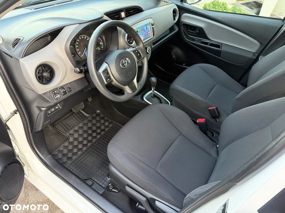 Toyota Yaris Hybrid 100 Active - 14
