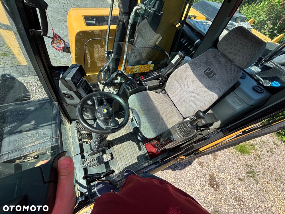 Caterpillar CAT M318F ROK 2019 PODPORY PLUG 1 WLASCICIEL - 32