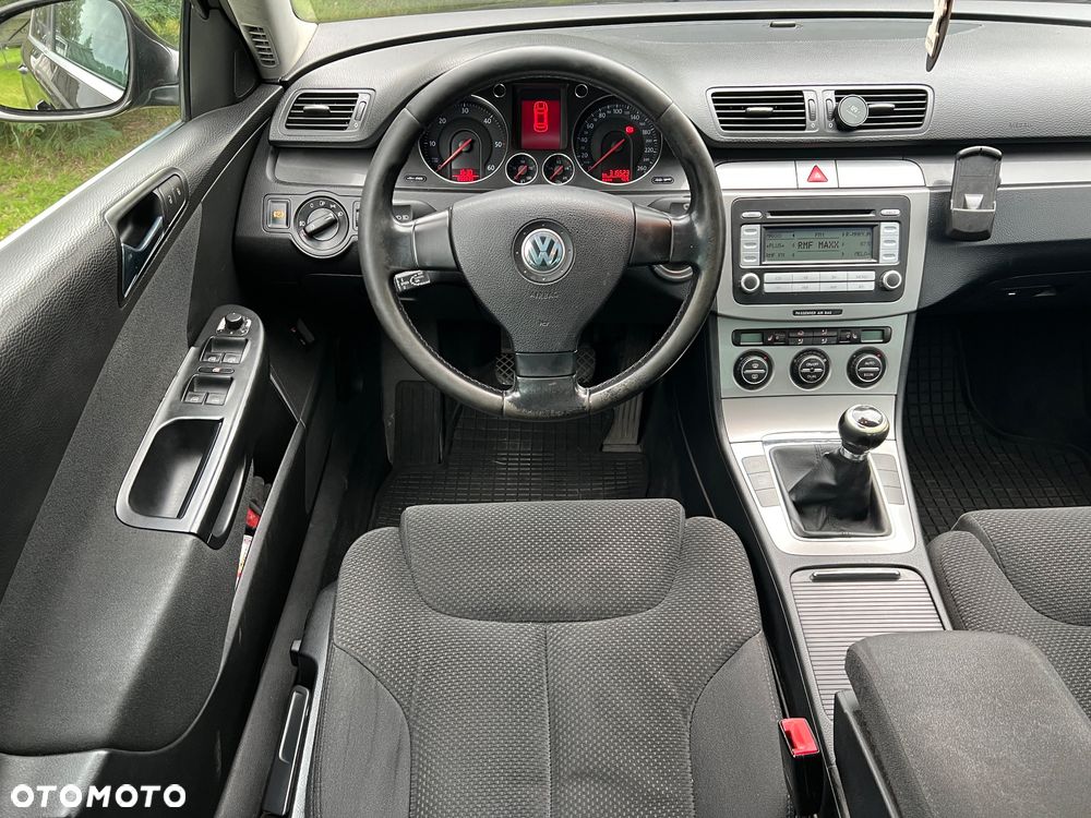 Volkswagen Passat 2.0 TDI Highline - 16