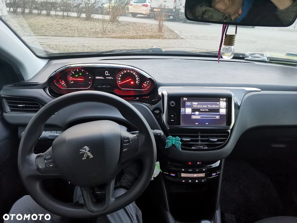 Peugeot 208 - 6