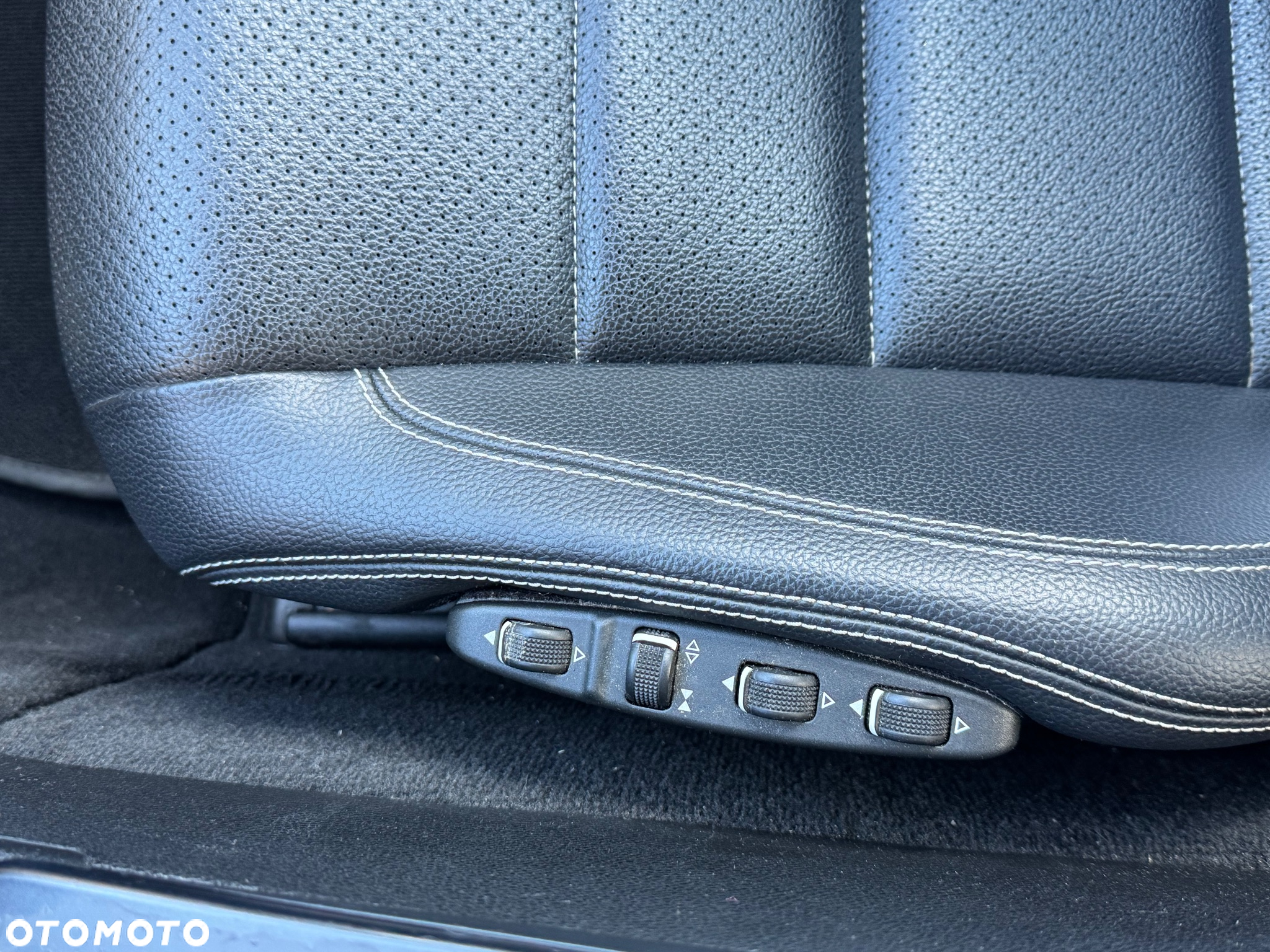 Mercedes-Benz Klasa E 200 CGI BlueEffICIENCY - 24