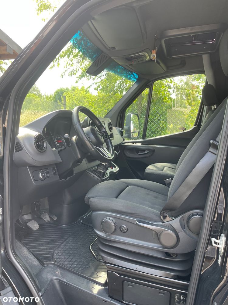 Mercedes-Benz Sprinter - 12
