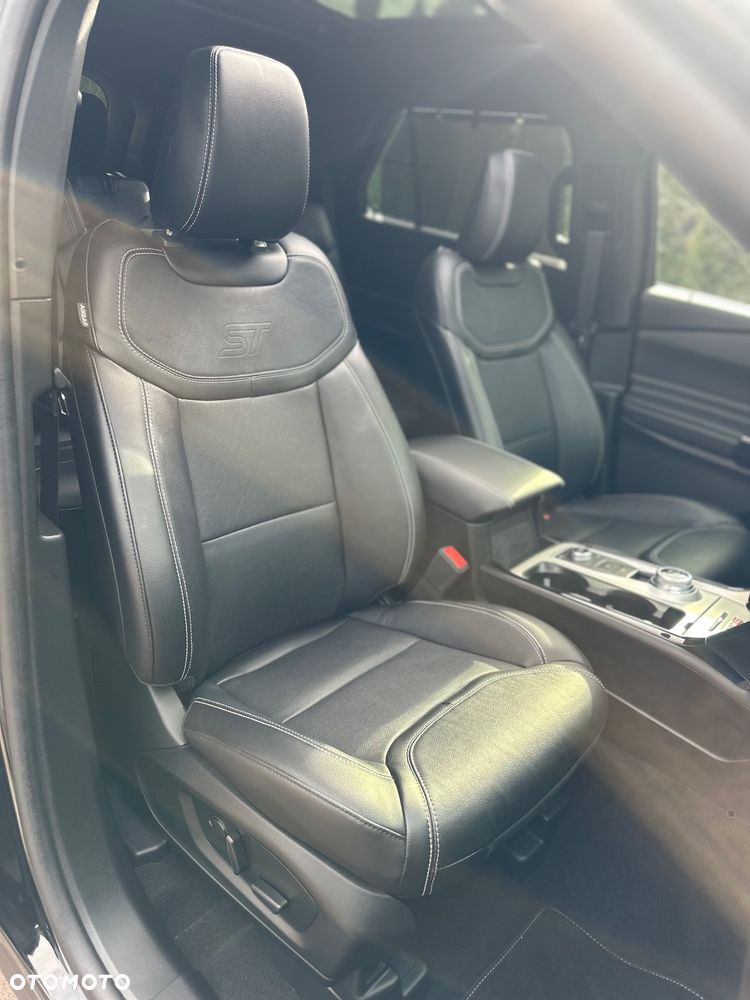Ford Explorer - 33
