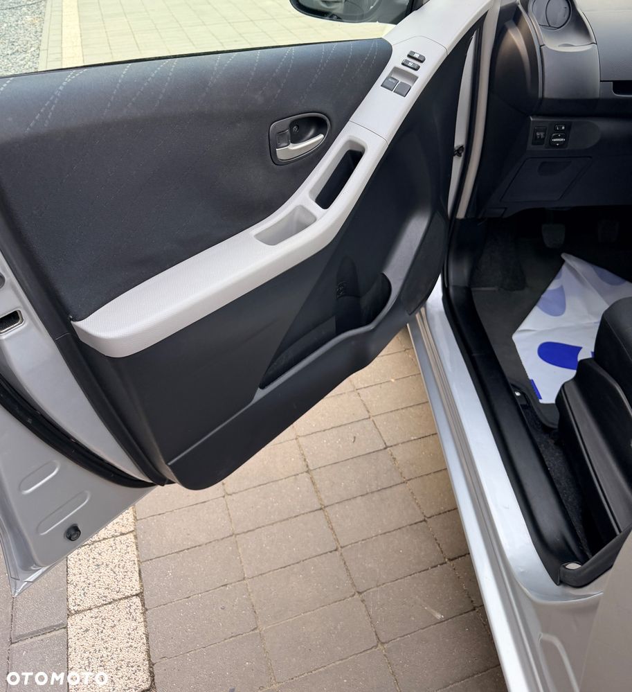 Toyota Yaris 1.3 Luna Hit - 16