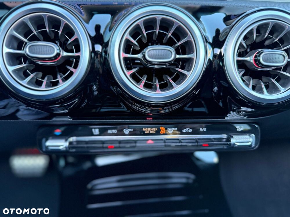 Mercedes-Benz CLA 200 AMG Line 7G-DCT - 25