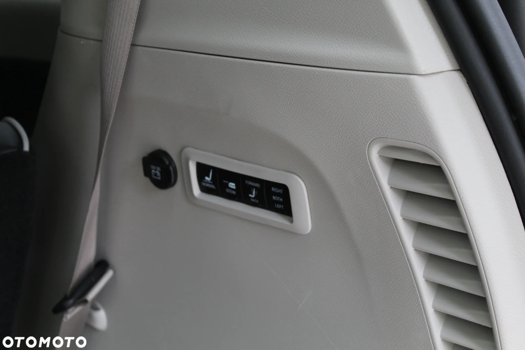 Chrysler Pacifica - 28
