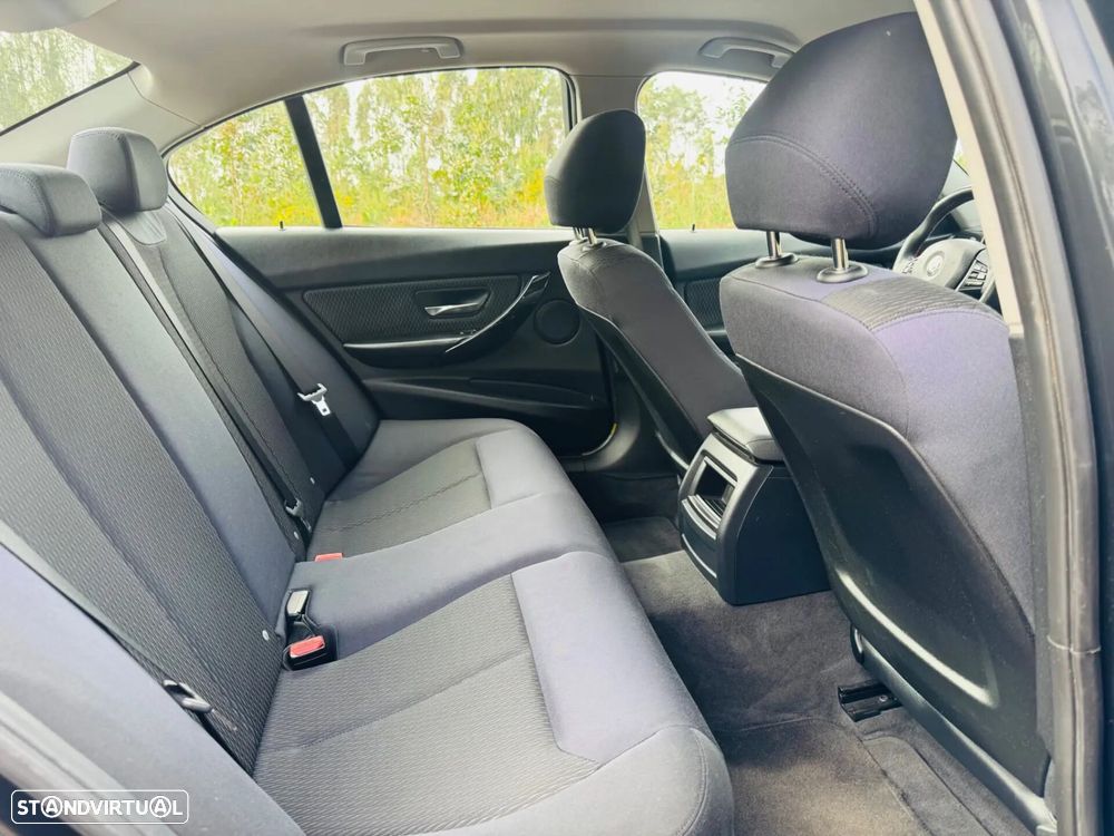 BMW 320 d Line Sport - 40