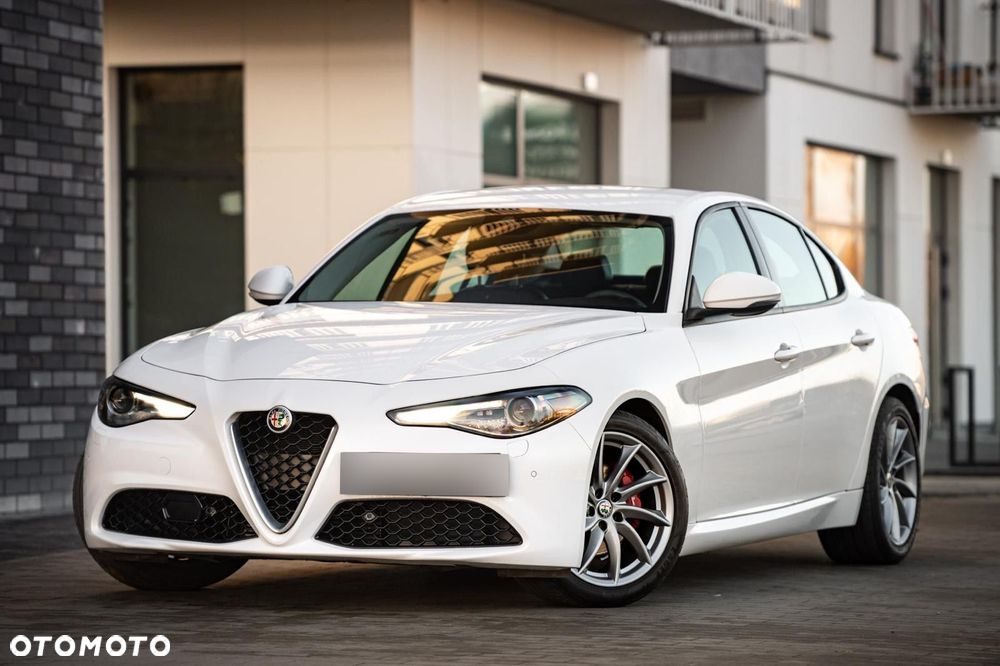 Alfa Romeo Giulia 2.2 - 1
