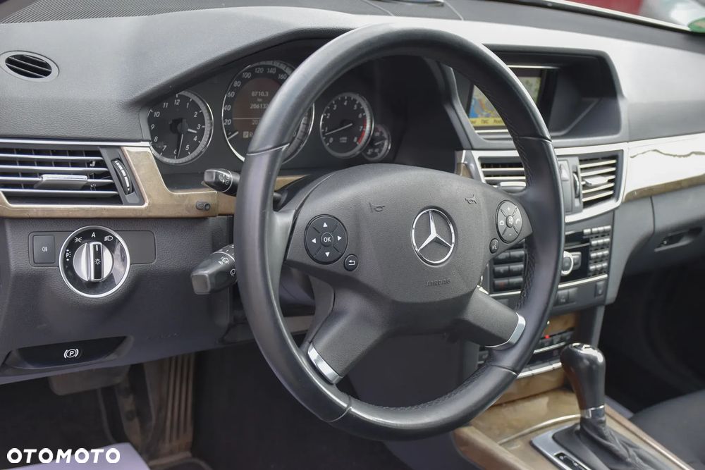 Mercedes-Benz Klasa E 200 BlueEFFICIENCY 7G-TRONIC Elegance - 22