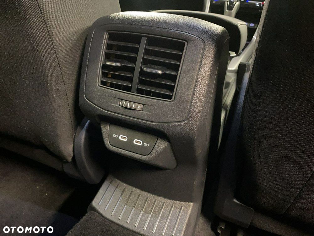 Volkswagen T-Roc - 18