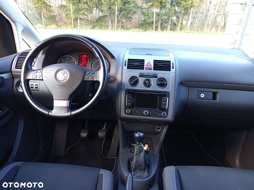 Volkswagen Touran 2.0 TDI DSG Highline - 15