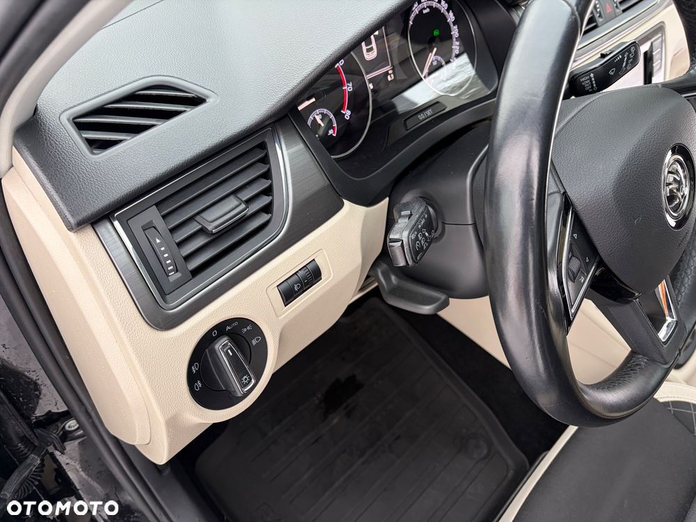 Skoda RAPID 1.0 TSI Style DSG - 12