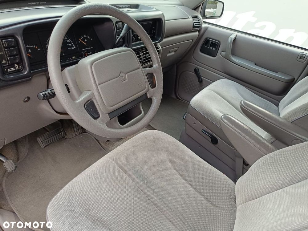 Plymouth Voyager - 7