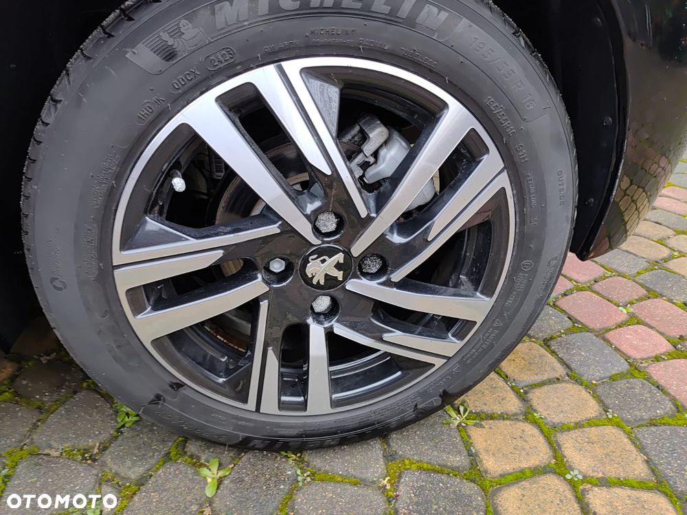 Peugeot 208 - 20