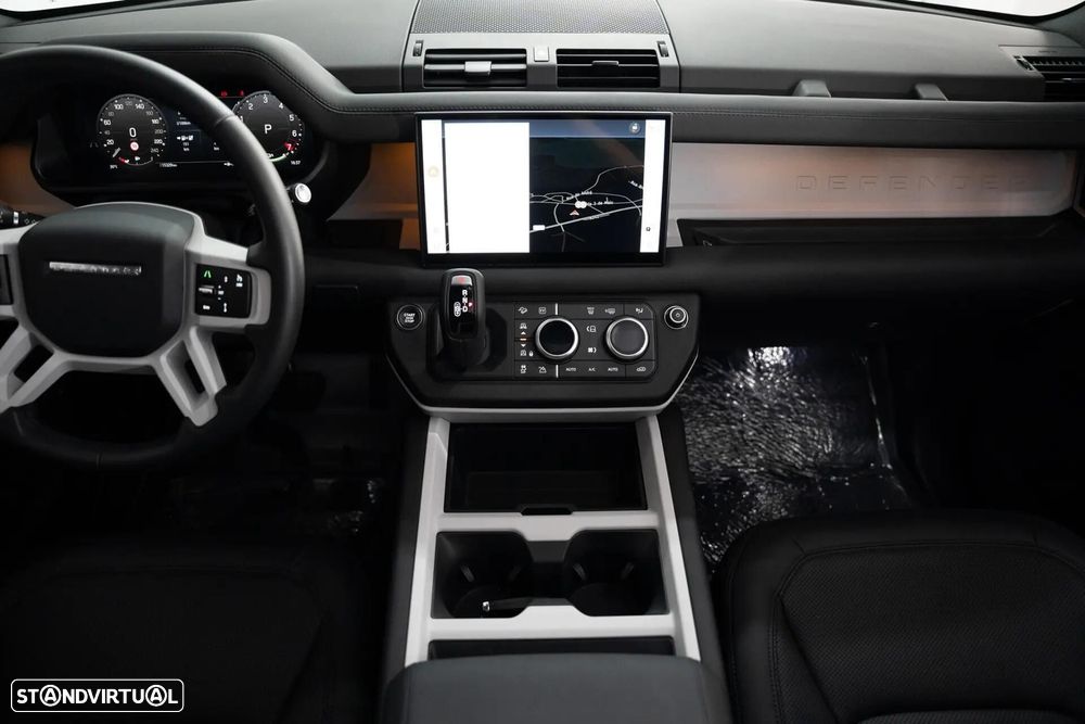 Land Rover Defender 2.0 P300e 110 AWD X-Dynamic HSE - 17