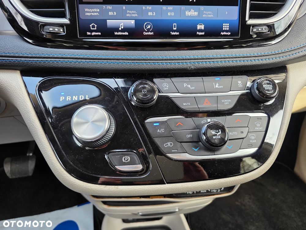 Chrysler Pacifica - 13