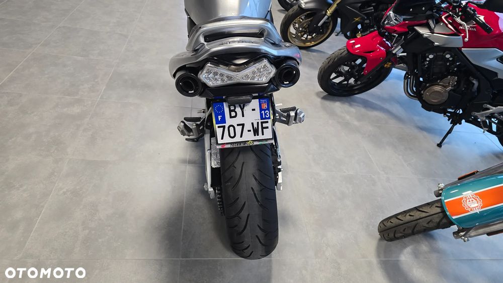 Suzuki GSR - 26
