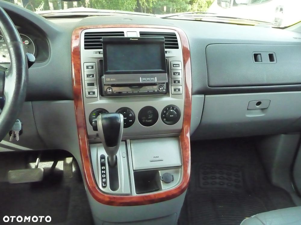 Kia Carnival - 2
