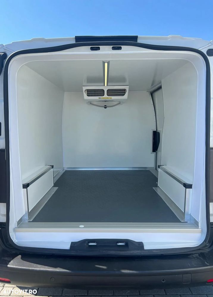 Renault TRAFIC - 2