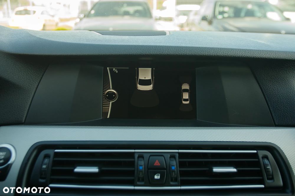 BMW Seria 5 530d Sport-Aut - 32