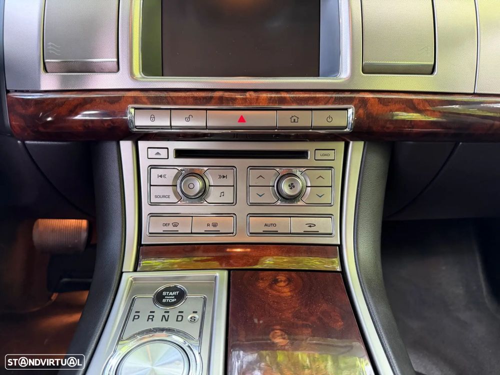 Jaguar XF 2.7 D V6 Premium Luxury - 22