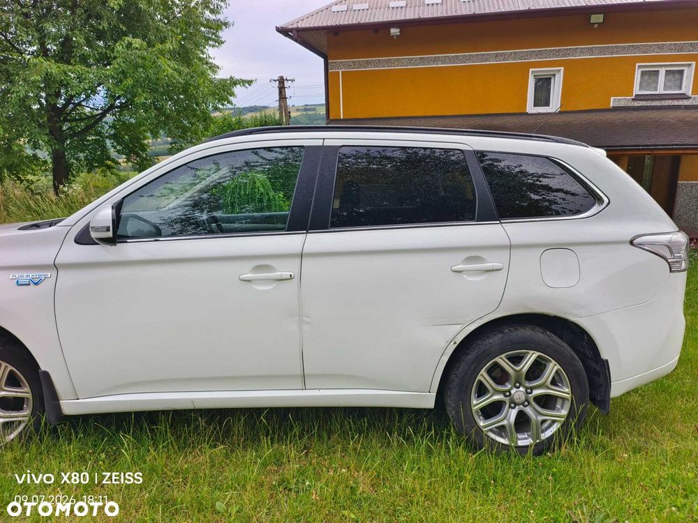 Mitsubishi Outlander - 2