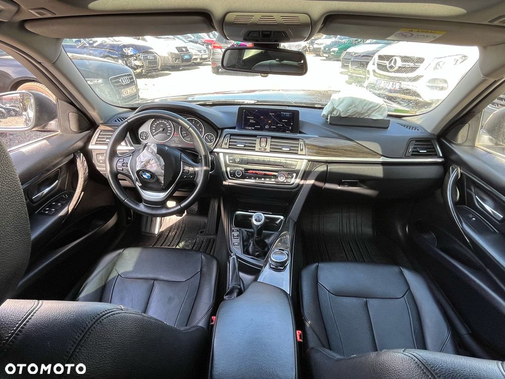 BMW Seria 3 318d xDrive M Sport - 13