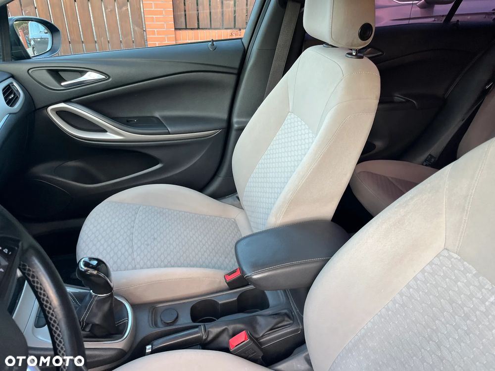 Opel Astra 1.4 T Enjoy - 9