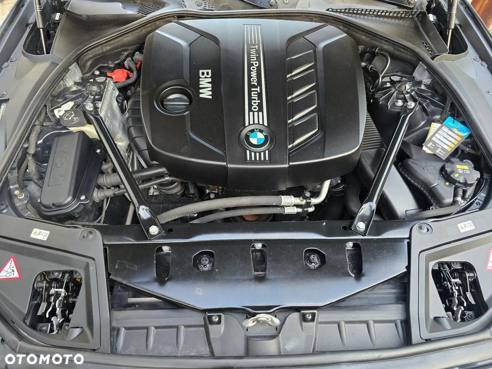 BMW Seria 5 525d xDrive - 9
