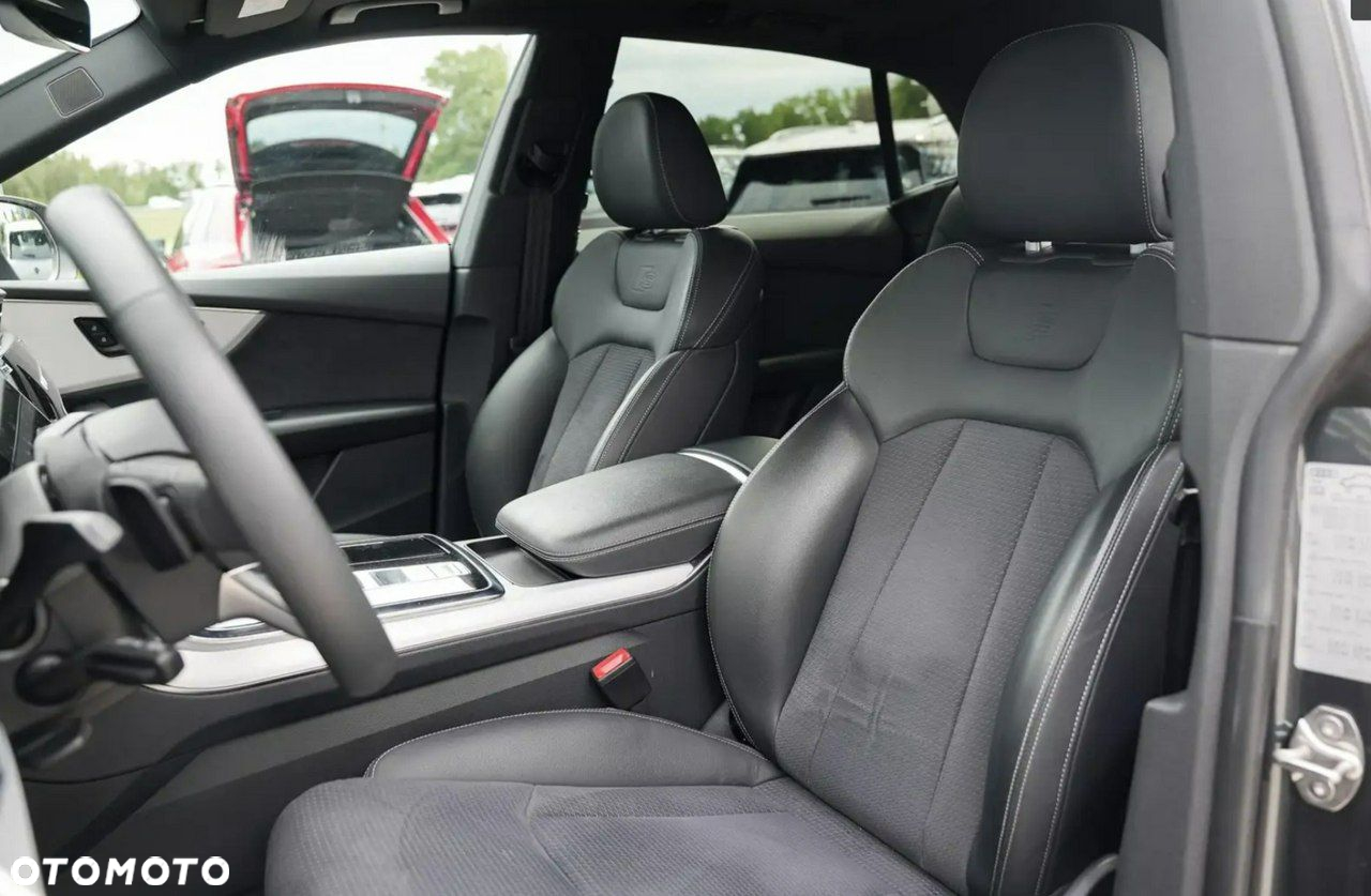 Audi Q8 - 11