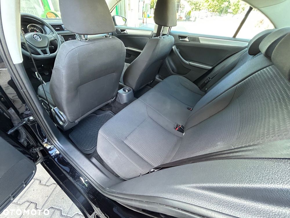 Volkswagen Jetta 2.0 TDI DPF BMT Trendline - 17