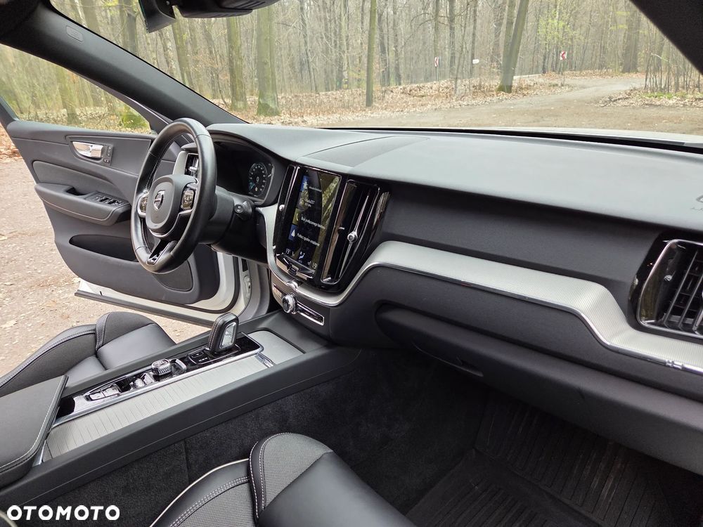 Volvo XC 60 B4 B R-Design - 14