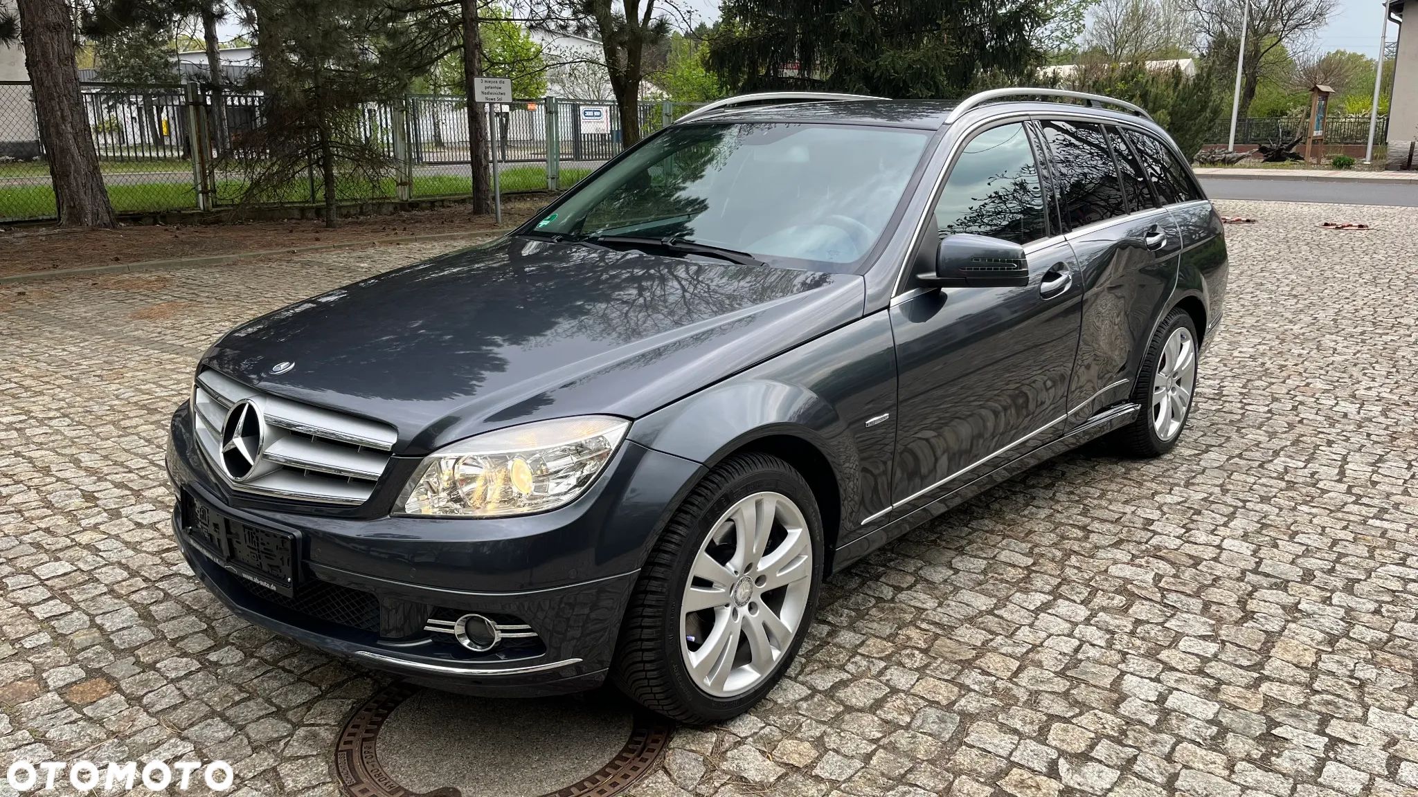 Mercedes-Benz Klasa C 250 CGI T Automatik BlueEFFICIENCY Avantgarde - 1