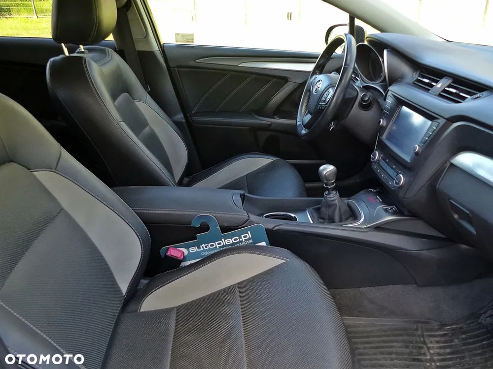 Toyota Avensis 2.0 D-4D Premium - 26