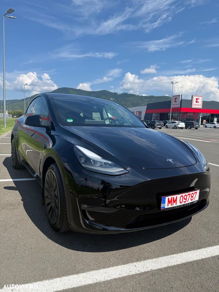 Tesla Model Y Long Range Dual Motor AWD - 6
