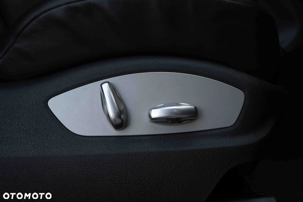 Porsche Macan T - 19