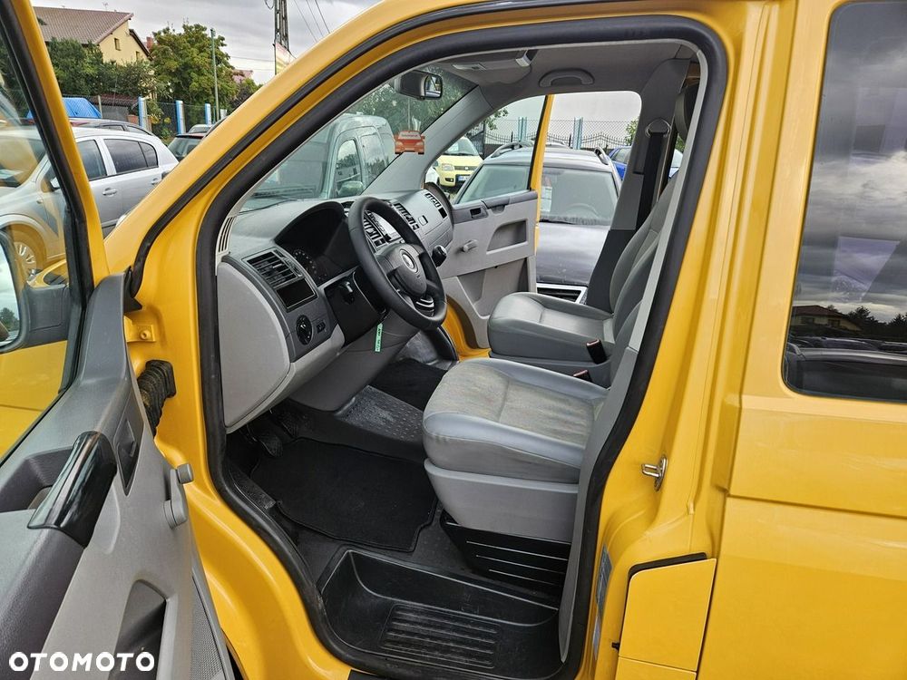 Volkswagen Caravelle - 7