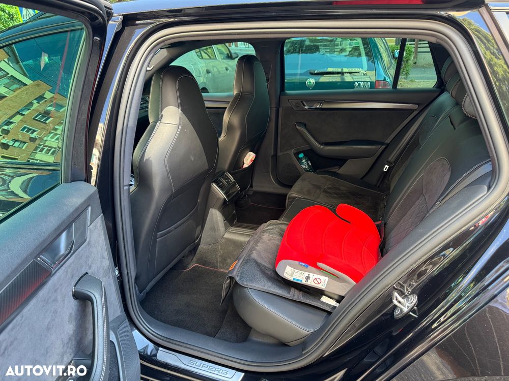 Skoda Superb 2.0 TDI DSG Sportline - 9