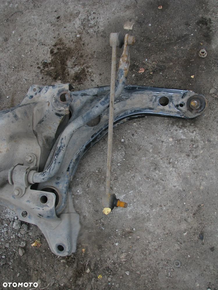 SANKI KOŁYSKA WÓZEK TOYOTA YARIS II PRZÓD - 2