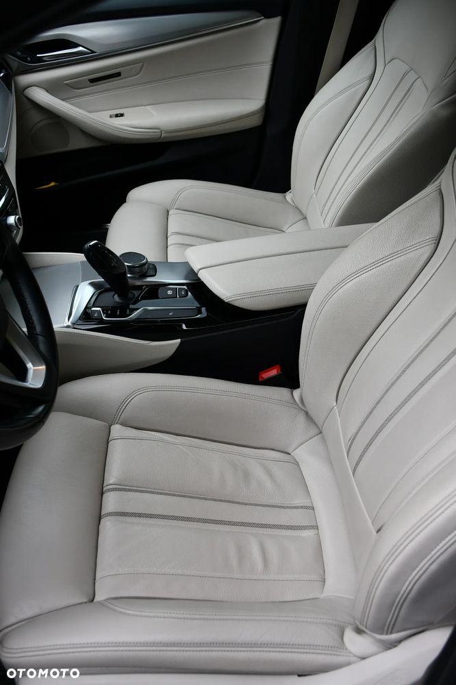 BMW Seria 5 518d Luxury Line sport - 13