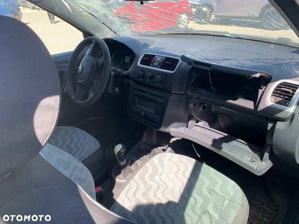 SKODA FABIA 2009 *SAMOCHÓD NA CZĘŚCI* 4578 1Z / F9R  MASKA, LAMPA, DRZWI, LUSTERKO, ZDERZAK, GRILL, BŁOTNIK, KLAPA, BELKA, DESKA, FOTELE, KANAPA, ĆWIARTKA KIEROWNICA, TARCZE, ZACISKI, ZAWIESZENIE, KOMPLETNY PRZÓD, KOMPLETNY TYŁ, LICZNIK, ZEGARY, PRAWE LEWE PRZÓD TYŁ - 5